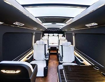 黑武士商務(wù)12座內(nèi)飾 (1)