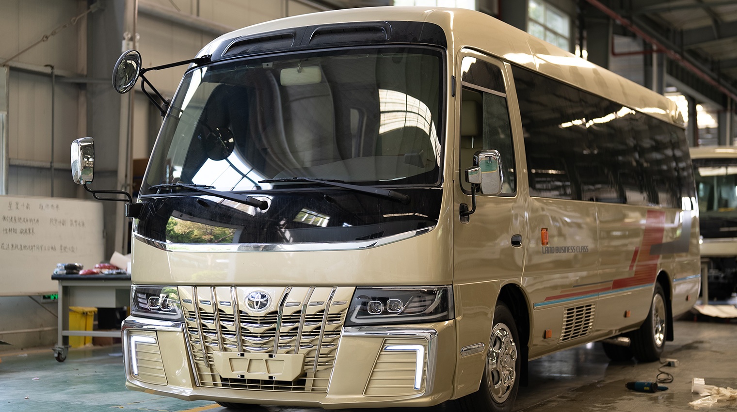 考斯特商務(wù)12座實(shí)拍