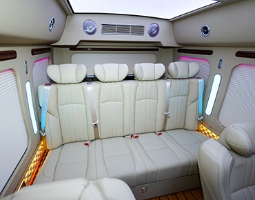 考斯特商務(wù)12座內(nèi)飾 (4)