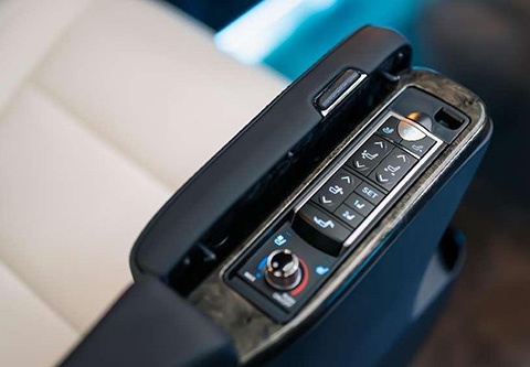 豐田考斯特黑武士12座細(xì)節(jié) (4)